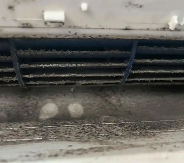 坡头空调吹的风有股烧焦味是怎么回事